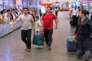 Yurt dışından oy kullanmaya gelenlerden YSK'ya sitem