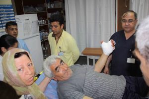 Deniz'de bulduğu cisim elinde patladı