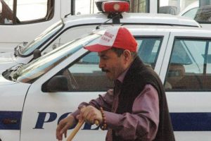 Annesini darp etti, babası bı&ccedil;akladı