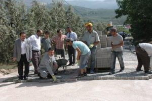 Umurbey alternatif yoluna parke taşı