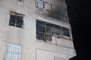 Annesi para vermeyince evi yaktı