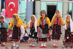 Safvetli &ouml;ğrencilerden k&uuml;lt&uuml;r gecesi