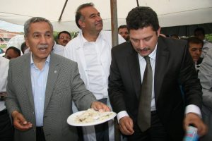 Arın&ccedil; doğum yerinde lokma ve pilav dağıttı