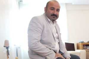 Sigaranın boşluğunu tespih ile doldurdu