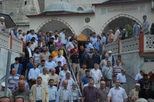 Son yolculuğuna g&ouml;zyaşlarıyla uğurlandı