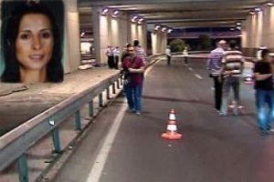 Motosikletten fırlayan kadın &ouml;ld&uuml;
