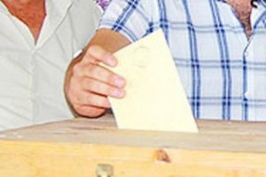 Firariler sandıkta oy kullandıktan sonra yakalandı