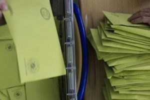 Hangi parti hangi illerde &ouml;nde gidiyor?