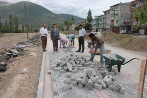 Gemlik odun depoları yolu d&uuml;zenleniyor
