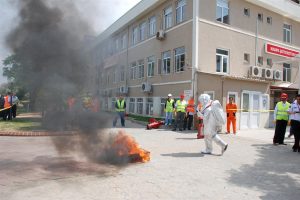 Hastanede ger&ccedil;ek gibi yangın tatbikatı