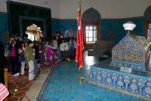 Tarihi Yeşil T&uuml;rbe'ye b&uuml;y&uuml;k ilgi
