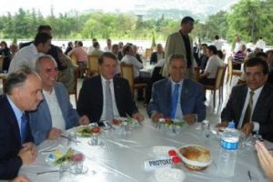 Arın&ccedil;: Bursa'ya verilecek 5 katrilyon &ccedil;ok b&uuml;y&uuml;k para değil