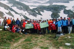 Haziran'ın ortasında Uludağ'da iki metre kar