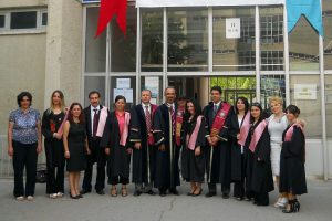 U&Uuml; Sosyal Bilimler Enstit&uuml;s&uuml;'nde mezuniyet sevinci