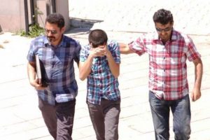 Gen&ccedil; kıza şantaj yapan &uuml;niversiteli gen&ccedil; yakalandı