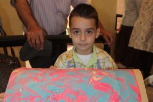 6 yaşındaki ebru sanat&ccedil;ısı