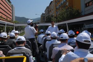 B&uuml;rokratlar otob&uuml;sle şehir turu attı