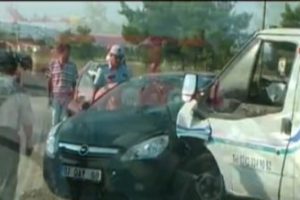 Otomobil ile kamyon kafa kafaya &ccedil;arpıştı