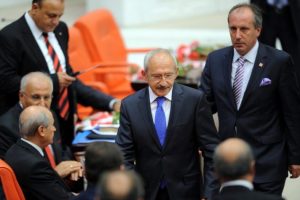 Kılı&ccedil;daroğlu ile Bah&ccedil;eli tokalaşmadı