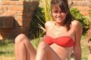 K&uuml;&ccedil;&uuml;k Kadınlar'ın Armi'si bikinili g&ouml;r&uuml;nt&uuml;lendi