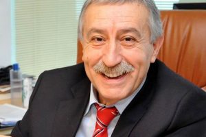 Bursaspor'da şok istifa... Osman Nuri Bi&ccedil;er istifa etti