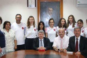 D&uuml;nya şampiyonu atletler G&uuml;lsar'ı ziyaret etti