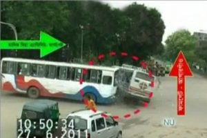 İki otob&uuml;s kafa kafa b&ouml;yle &ccedil;arpıştı