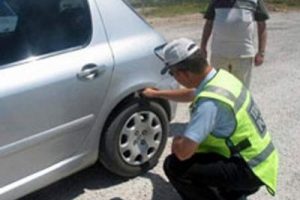 Emniyetten s&uuml;r&uuml;c&uuml;lere lastik uyarısı