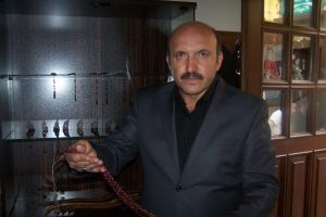 Tarihi k&ouml;pr&uuml;de ney ve tespih sergisi