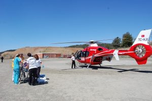 Ambulans helikopter hayat kurtardı