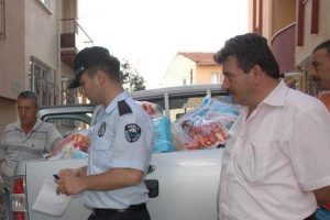 Gemlik Belediyesi'nden erzak yardımı