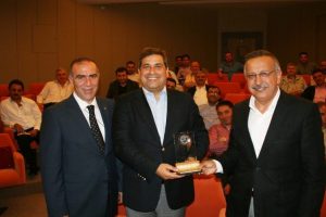 İTSO'dan Kızılcıklı'ya plaket