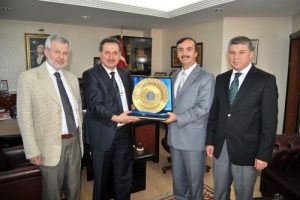 S&uuml;rmen: &Uuml;niversite-sanayi işbirliğinin &ouml;nc&uuml;s&uuml; olacağız