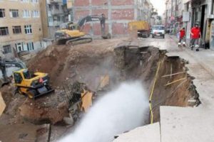 İşte Altıparmak'ta yolun &ccedil;&ouml;kmesinin nedeni!