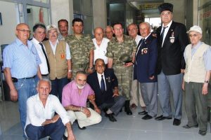 Komutanlardan Gaziler Derneği'ne ziyaret