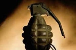 65 el bombasını babasının mezarında sakladı