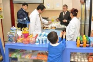Kola hamburger tarih oluyor!