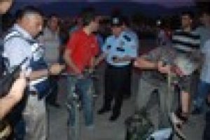 Patlatmayın i&ccedil;inde elbiselerim var