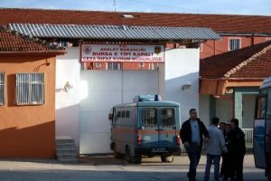 Bursa Cezaevi M&uuml;d&uuml;r&uuml; g&ouml;zaltında!