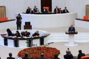 Yemin krizi &ccedil;&ouml;z&uuml;ld&uuml;, Bursalı vekiller nasıl yemin etti