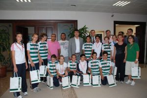 Altın kızlara başkandan altın