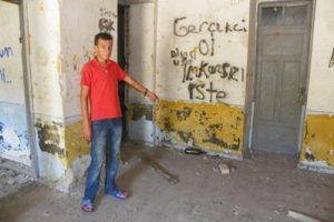 Kaderine terk edilen okul meyhaneye d&ouml;nd&uuml; - &Ouml;ZEL HABER