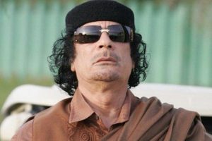 Kaddafi'den &ccedil;ılgın tehdit