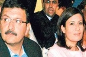 İlk kadın bakan eşinden boşandı