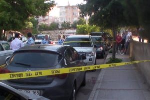 İşyerinin &ouml;n&uuml;nde sevgilisi tarafından kurşunlandı