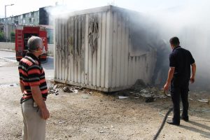 Afet konteynırı yandı