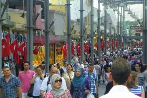 Bursa'da &ccedil;arşı esnafından ter&ouml;re bayraklı tepki