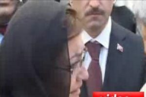 Bakan Şahin g&ouml;zyaşlarını tutamadı