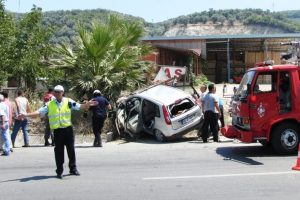 Duvara &ccedil;arpan otomobilde facia