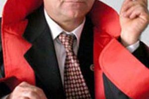 Cumhuriyet savcısıyım diyerek dolandırdı